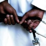 «Shuuuut… Les médecins sont arrogants !»